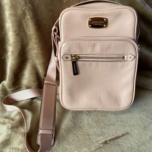 Michael Kors Crossbody Bag in Pale Pink Leather